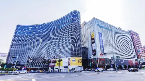 ▲大立百貨A、B館地下1樓早在2023年已進駐唐吉訶德（DON DON DONKI）高雄大立店，如今頂樓空中樂園也整修完成，成功帶動人潮回流。（圖／大立百貨提供）