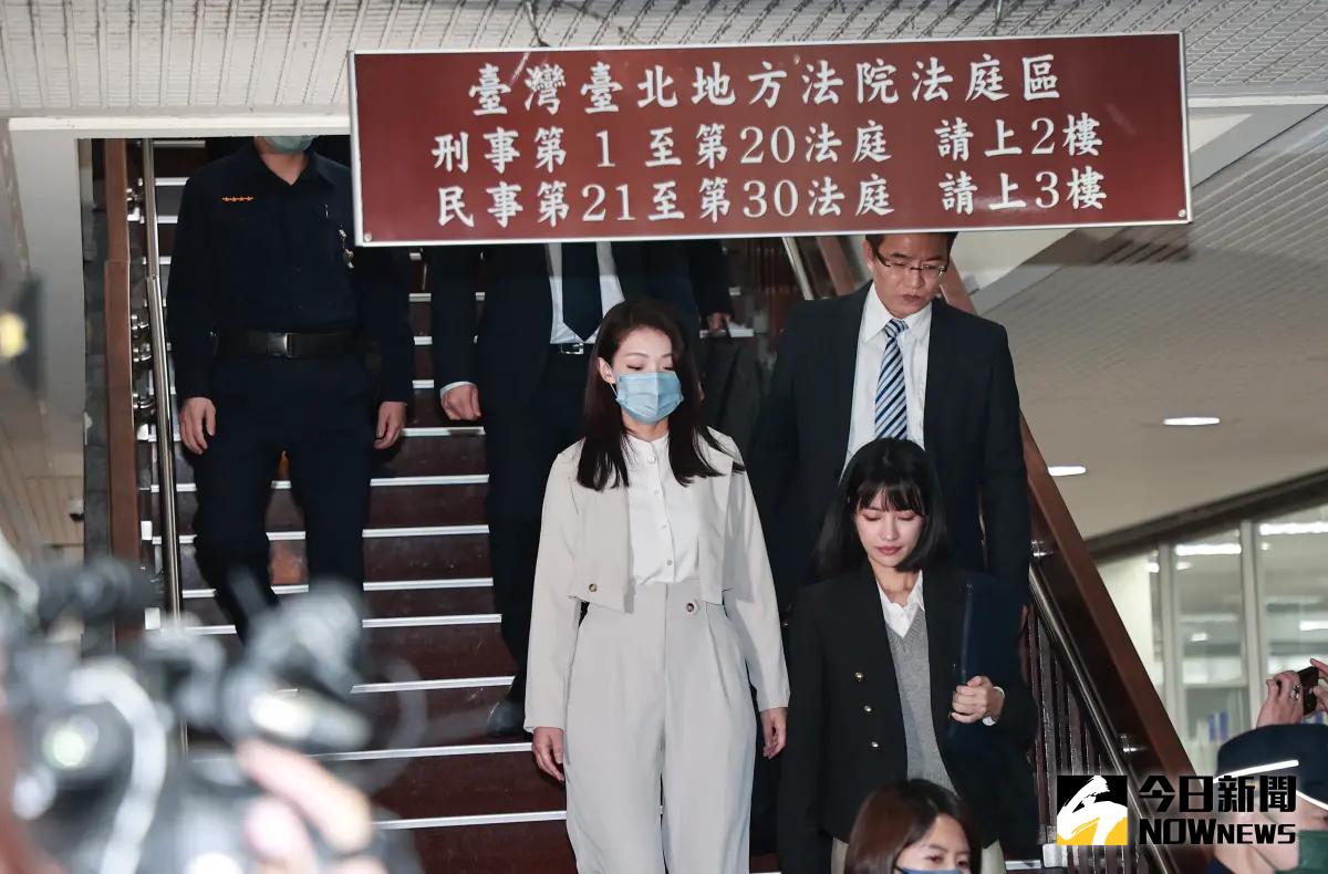 ▲新竹市長高虹安日前因涉嫌詐領助理費遭起訴，台北地院去年起陸續傳喚4名助理，並規劃從今（6）日起至5月間密集開庭，希望能在5月29日辯論終結；今天勘驗同案被告，4名前助理於檢方偵訊時的錄音、錄影光碟與筆錄。（圖／記者葉政勳攝 , 2024.03.06）