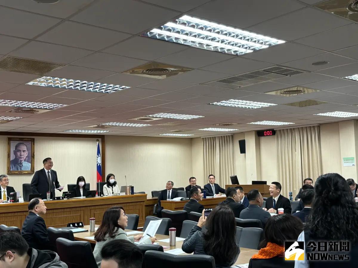 ▲立院外交及國防委員會邀請國防部部長邱國正報告業務概況，但發生國防部接駁巴士出狀況困在路上。（圖／記者呂炯昌攝，2024.03.07）
