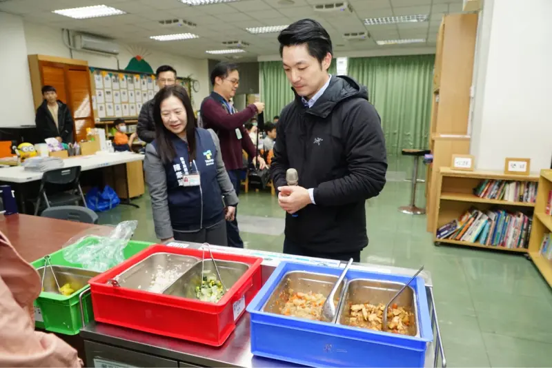 ▲台北市長蔣萬安前往健康國小視察營養午餐情況。（圖／北市府提供）