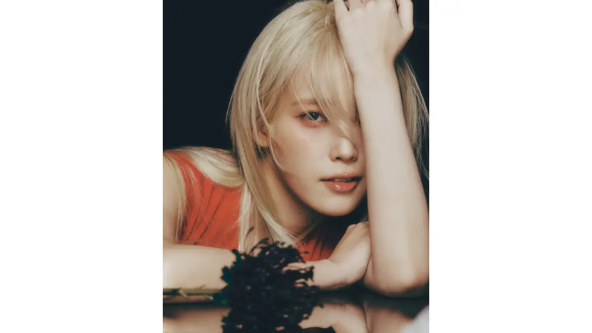 ▲IU（李知恩）台北小巨蛋演出門票完售，許多沒搶到票的歌迷求助同姓善心人士讓票，表示「我願意改名」，舉動讓人聯想到2021年的壽司郎「鮭魚之亂」改名事件。（圖／寬魚國際、ELF ASIA）