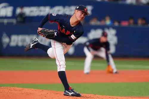 ▲金丸夢斗已被列為3月2日、3日熱身賽的備選名單，雖然身為左投與平良屬性不同，但在教練團的高度信任下，這位潛力黑馬極有可能直接躍升進入正式名單。（圖／日本隊官網）