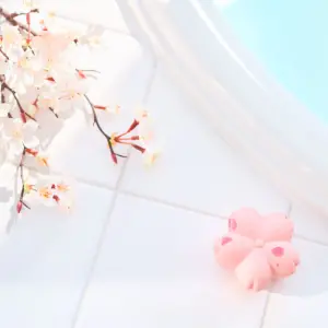 ▲花瓣漂浮入浴劑-櫻花，售價230元。（圖／HANDS提供）