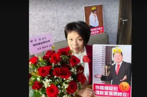 收到韓國瑜送的玫瑰花　范雲喊：能請傅崐萁出來回應性騷案嗎？
