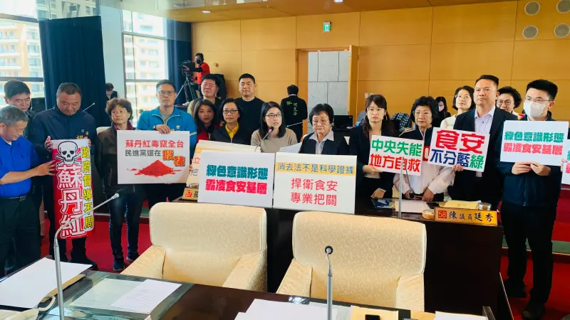 ▲國民黨議員力挺台中市政府捍衛食安。(圖/記者顏幸如攝,2024.03.08)