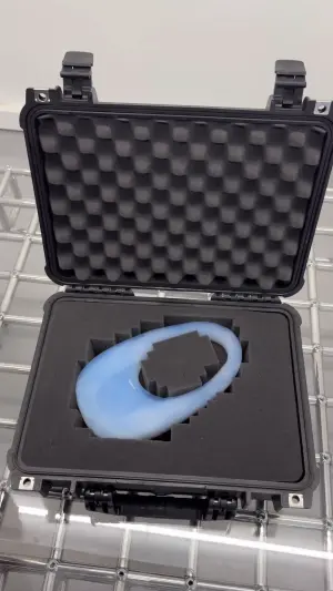 ▲Air Swipe Bag外型特殊，一曝光就引起熱烈討論。（圖／Coperni Instagram）