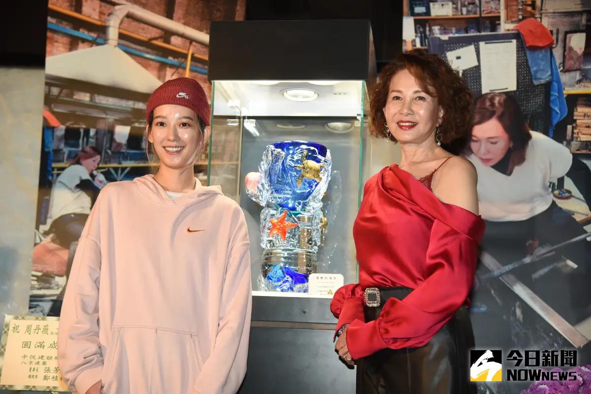 ▲孟耿如（左）被爆離婚黃子佼後持續神隱，乾媽周丹薇（右）今日出席活動時，表示孟耿如應該需要安靜，所以沒有過多打擾她。（圖／資料照，記者陳明安攝）