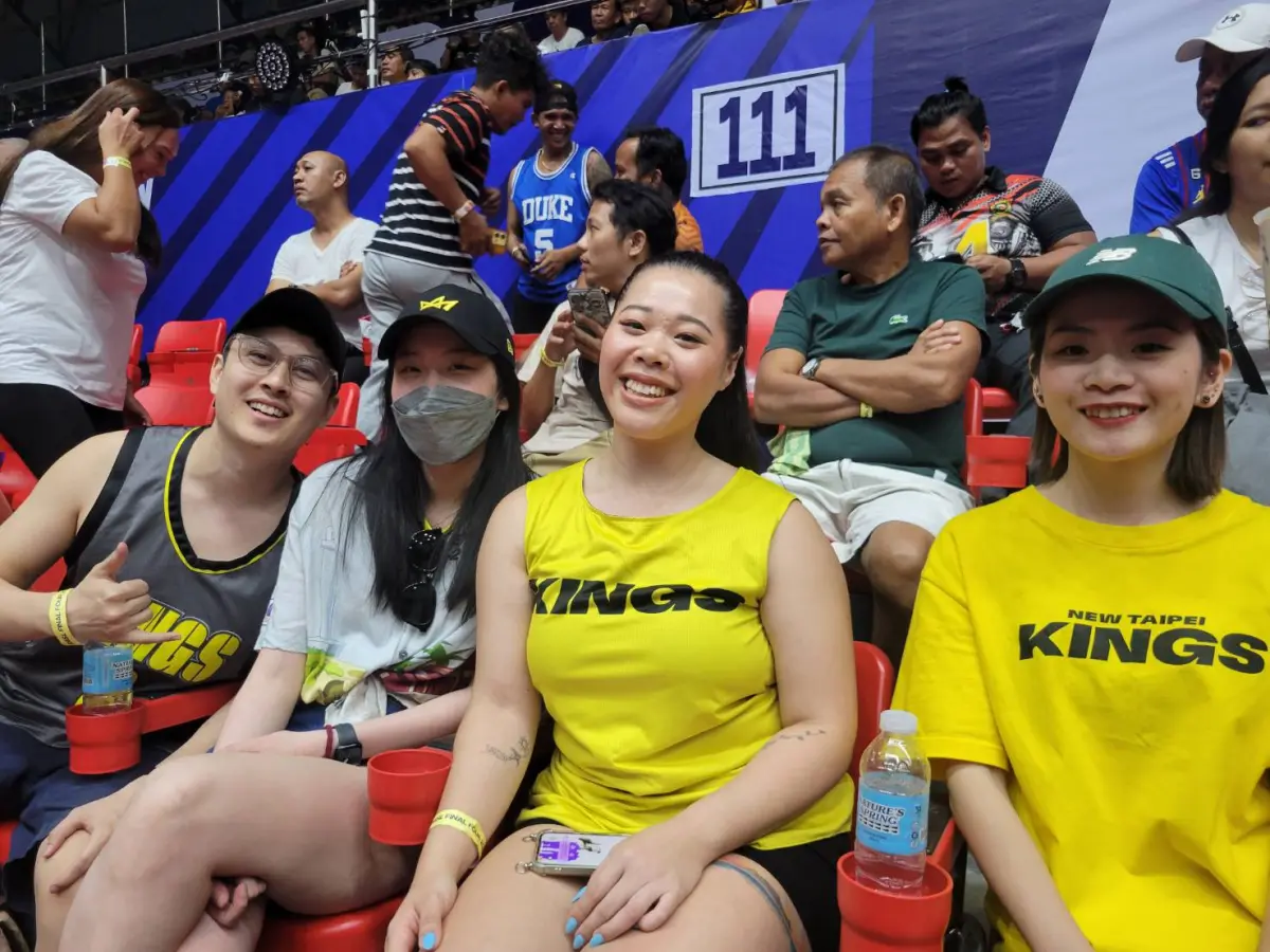 ▲在PLG有購買國王季票的Michael、Vivian、Jessica和Aileeen表示，這次來到宿霧本地力挺國王，也順便旅遊。（圖／記者黃建霖攝）