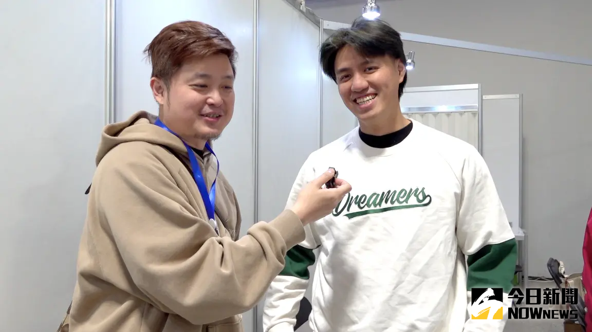 ▲18哥採訪鄭浩均之後意外得知他也是喬丹鞋超級愛好者。（圖／吳忠育 攝）