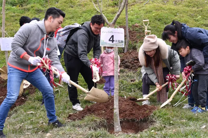 ▲台北市長蔣萬安出席「2024植樹節－公私協力固碳造林新森活」活動。(圖／北市府提供)