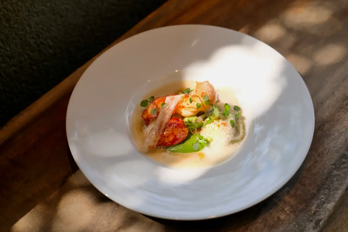 ▲陳嵐舒旗下餐廳「Le Côté LM小樂沐」，推出可以「選配道數」自由對味的新方式，顧客平日中午可以最低餐價 1,580元起就能輕易嚐到，而本季新菜更是盡顯繽紛與春光明媚。（圖／記者葉盛耀攝）