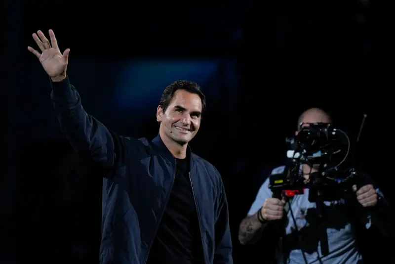 ▲網壇巨星「費天王」Roger Federer第一次訪問舊金山，計畫前往大通中心觀看金州勇士比賽，但可惜的是Stephen Curry可能因傷缺席明日對上聖安東尼奧馬刺的賽事。（圖／美聯社／達志影像）