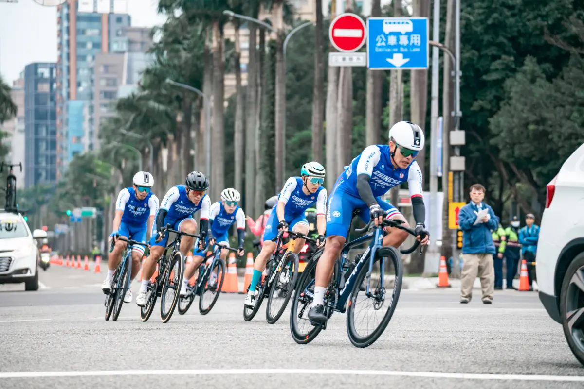▲中華隊受集團摔車影響，損兵折將帶傷完賽。(圖/中華民國自由車協會提供)