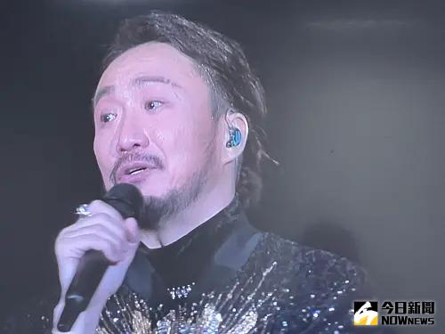 鄭中基突然在台上痛哭,分享出道29年心情。(圖/記者吳雨婕攝) ▲鄭中基突然在台上痛哭,分享出道29年心情。(圖/記者吳雨婕攝)