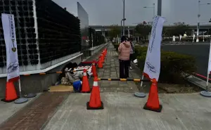 五堅情、玖壹壹「工地處女秀」值得追!台中巨蛋外粉絲冒雨露宿 ▲五堅情、玖壹壹的「工地處女秀」,熱情的粉絲昨晚就到現場等候。(圖/台中市政府提供,2024.03.11)