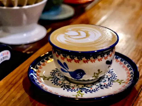 ▲今天是311平白咖啡日，平白咖啡源自於紐澳，在台灣習慣被稱為小白咖啡或馥芮白，最大特點是有極少的奶炮，由來、特性與做法，專家們一次解析。（圖／記者葉盛耀攝）