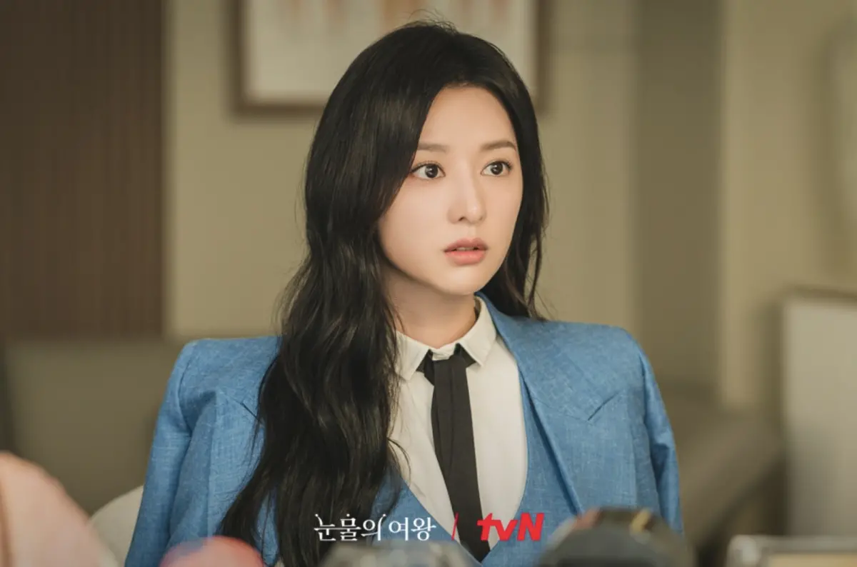 ▲《淚之女王》中，金智媛被宣判罹患腦瘤，生命只剩3個月，令金秀賢思緒混亂。（圖／tvn《淚之女王》官網）