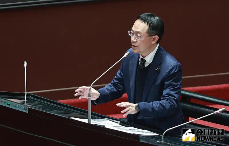 ▲李坤城助理詹守忠偷拍藍委手機。(圖/記者葉政勳攝 , 2024.03.12)