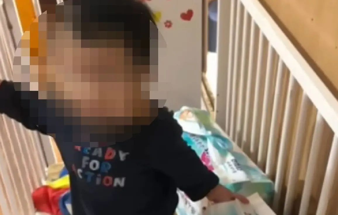 ▲1歲男童凱凱（化名）遭保母虐死，引發社會撻伐，凱凱死前牙齒只剩8顆，社工解釋是因為「磨牙用力，牙齒鬆動掉下來」，專業牙醫師聞言狠批不可能。（圖／翻攝畫面）