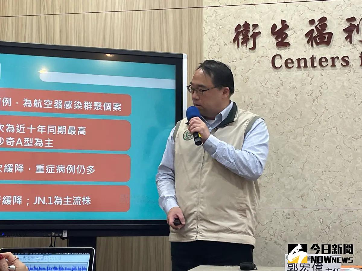 ▲疫情中心主任郭宏偉指出，上週新增2例境外移入個案，為東部、北部的20多歲、30多歲本國籍女性。（圖／記者林志怡攝，2024.03.12）