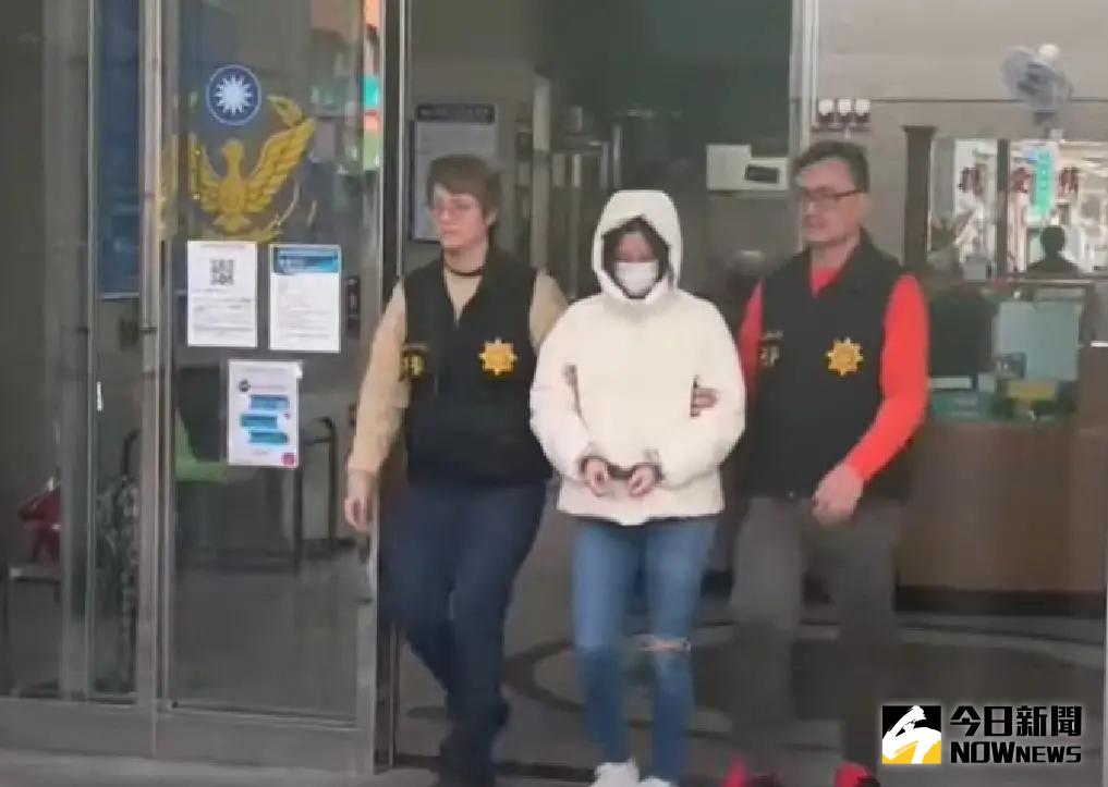 ▲虐童案陳姓社工遭警方上銬，引發外界熱議，母校、台大社工系昨（13）日表示，擔憂造成社會輿論對社工專業的貶抑。 （圖／讀者提供）