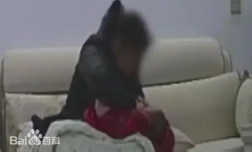 ▲中國長沙一名保姆因不滿嬰兒哭鬧，竟以「摔娃娃」的姿勢狂摔10月大嬰兒，最終還只被行政拘留10天（圖／翻攝自百度百科）