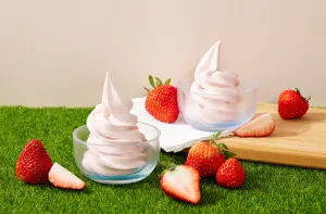 ▲壽司郎x大苑子「莓好時光霜淇淋」60元。（圖／壽司郎提供）