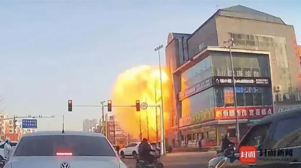 ▲河北廊坊燕郊一社區餐飲店在13日早上發生爆炸。（圖／封面新聞）