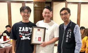 台中巨蛋3Q驚喜現身為這樁!陳柏惟:我從國中就到處揪咖打電競 ▲陳柏惟日前從市議員江肇國手中接任台中市電競委員會主委。(圖/翻攝江肇國臉書,2024.03.13)