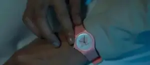 ▲阮經天在《周處除三害》手上戴的粉紅小豬手錶讓戲迷也想擁有同款。（圖／翻攝自電影周處除三害微博）
