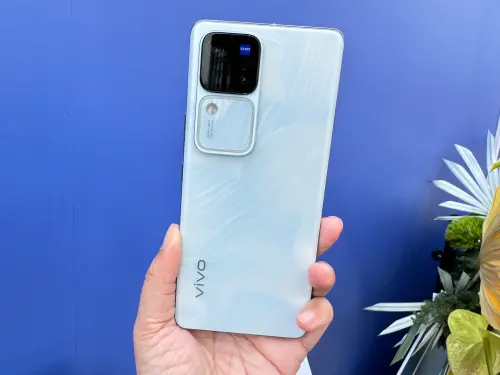 ▲vivo V30系列手機。（圖／記者周淑萍攝）