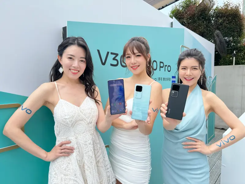 ▲vivo 今（13）日在台推出新手機 V30系列手機，其中Pro 多了「蔡司」加持，讓整體質感更加分。（圖／記者周淑萍攝）
