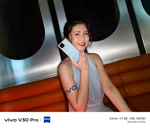▲vivo V30系列手機。（圖／記者周淑萍攝）
