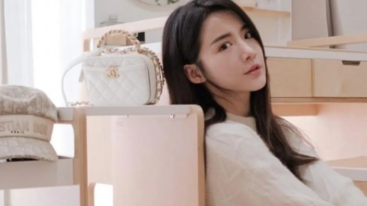 ▲F.I.R阿沁嫩妻花花住處被搜出大麻，她過去的厭食症狀況也被挖出。（圖／翻攝Flora＊花花臉書）