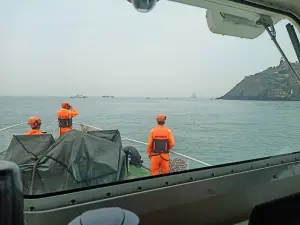 陸漁船金門東碇島海域翻覆！海巡出動巡防艇搜救　2人無生命跡象
