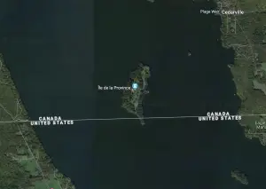 ▲地球另一端竟也有「平行時空中的台灣」，蕃薯外型與台灣幾乎一模一樣，該座島嶼就是位在美加邊界上的「普羅文斯島」。（圖／翻攝自Google Maps）