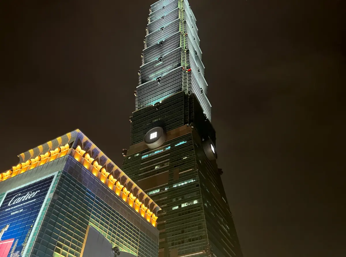 ▲世界知名的馬拉松賽事之一「台北101垂直馬拉松」報名啟動！將於3月15日起開放線上報名，賽事將於5月4日正式開跑。（圖／記者鍾怡婷攝）