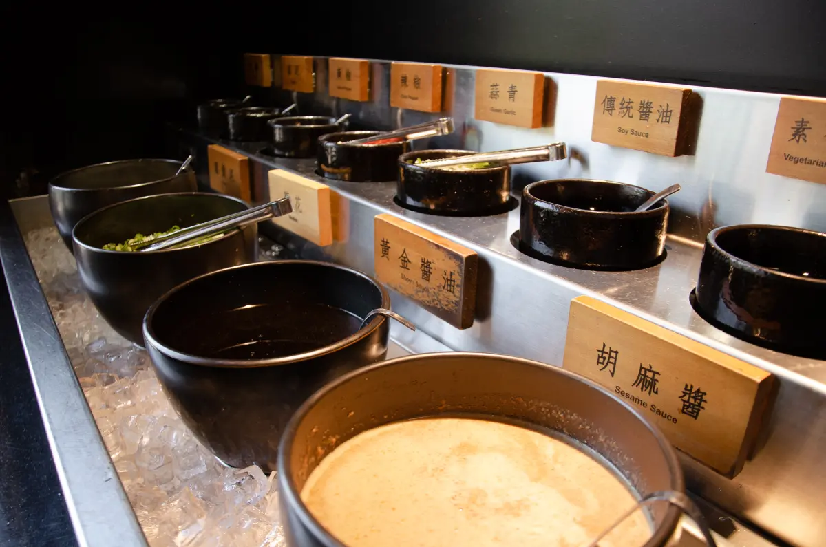 ▲位於台中日曜天地3樓的上澄鍋物，是一家不用沙茶醬的火鍋店，未受蘇丹紅風波掃到。（圖／業者提供)