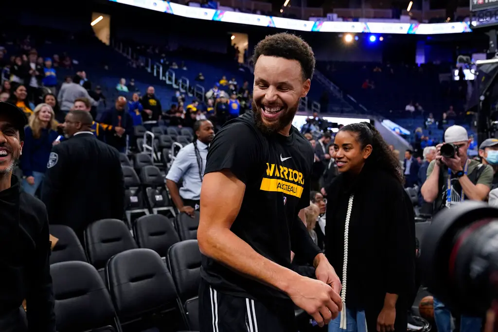 ▲NBA超級球星Stephen Curry在3月14日當天年滿36歲，但他仍然處於巔峰狀態，本季場均可貢獻26.9分4.4籃板4.9助攻。（圖／美聯社／達志影像）