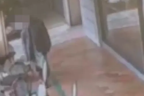 咖啡店,老翁,台南,過世(圖/翻攝畫面) ▲73歲徐姓老翁平時固定至咖啡店騎樓座位休憩。(圖/翻攝畫面)