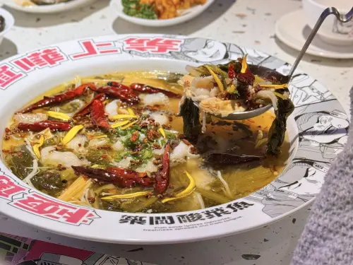 0元吃築間酸菜魚!連續30天送8大品牌餐券 烤肉「狂賺1980元」 ▲「築間酸菜魚」進軍永和開第三家門市,今開幕限定「全桌5折」,預計第2季差其中部再開5家。(圖/取自築間酸菜魚粉專)