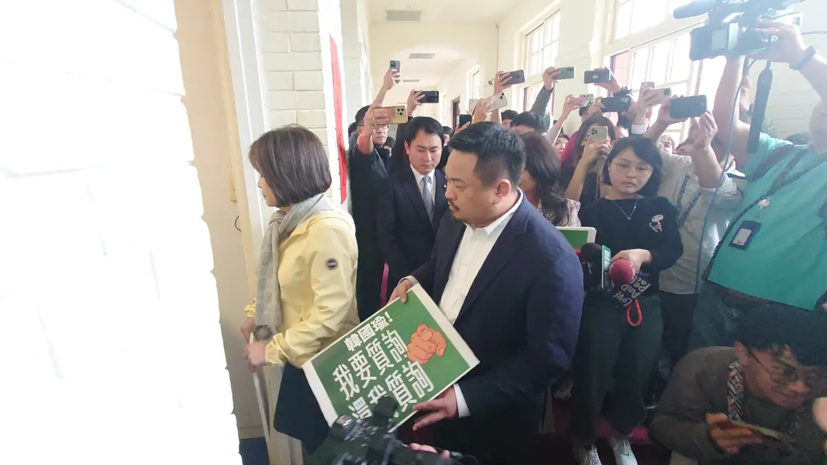 ▲民進黨立委到韓國瑜院長辦公室抗議。（圖／記者林調遜攝，2023.03.15）