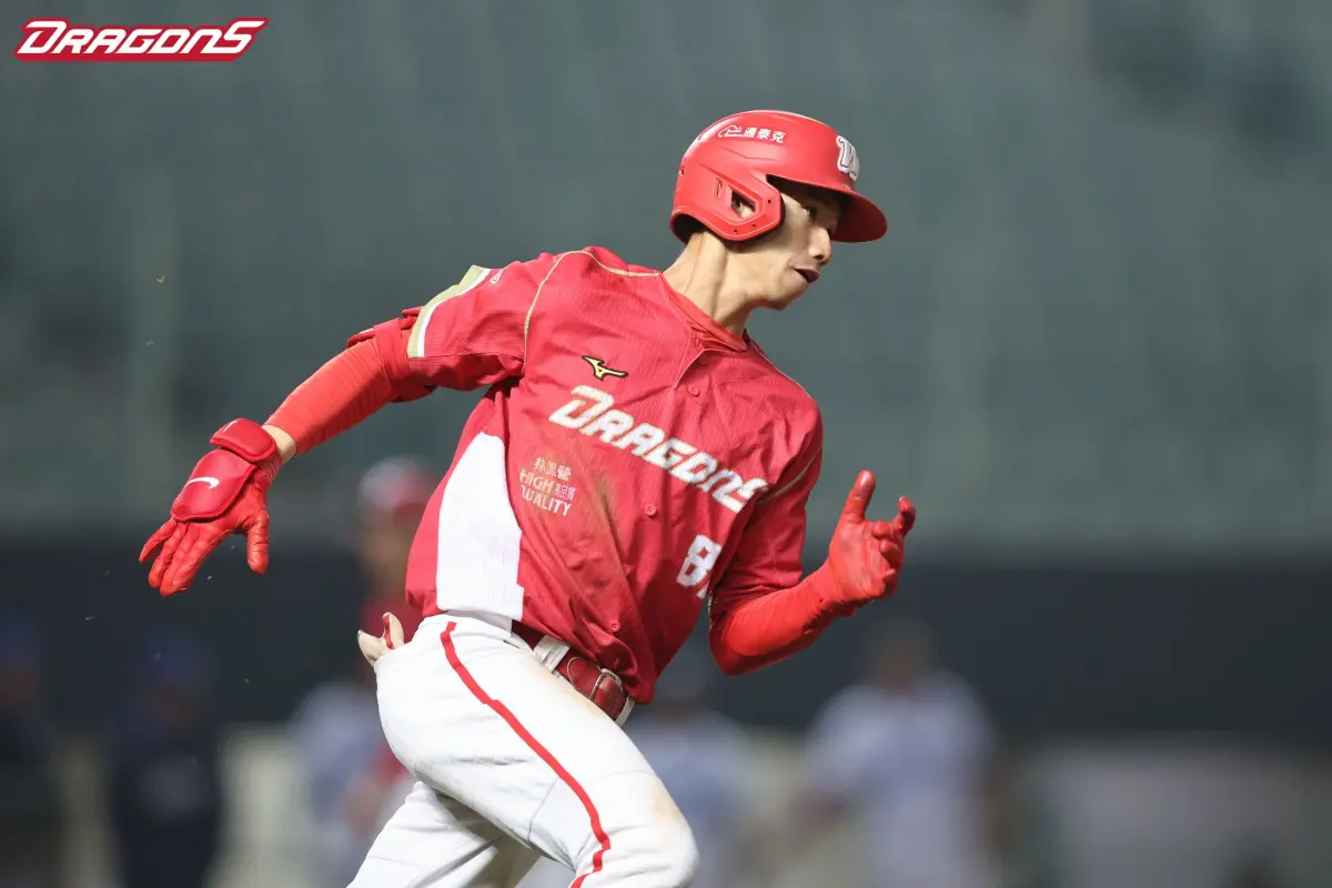 ▲味全龍冉承霖在中職首次突破僵局制比賽中敲出安打。（圖／味全龍提供）