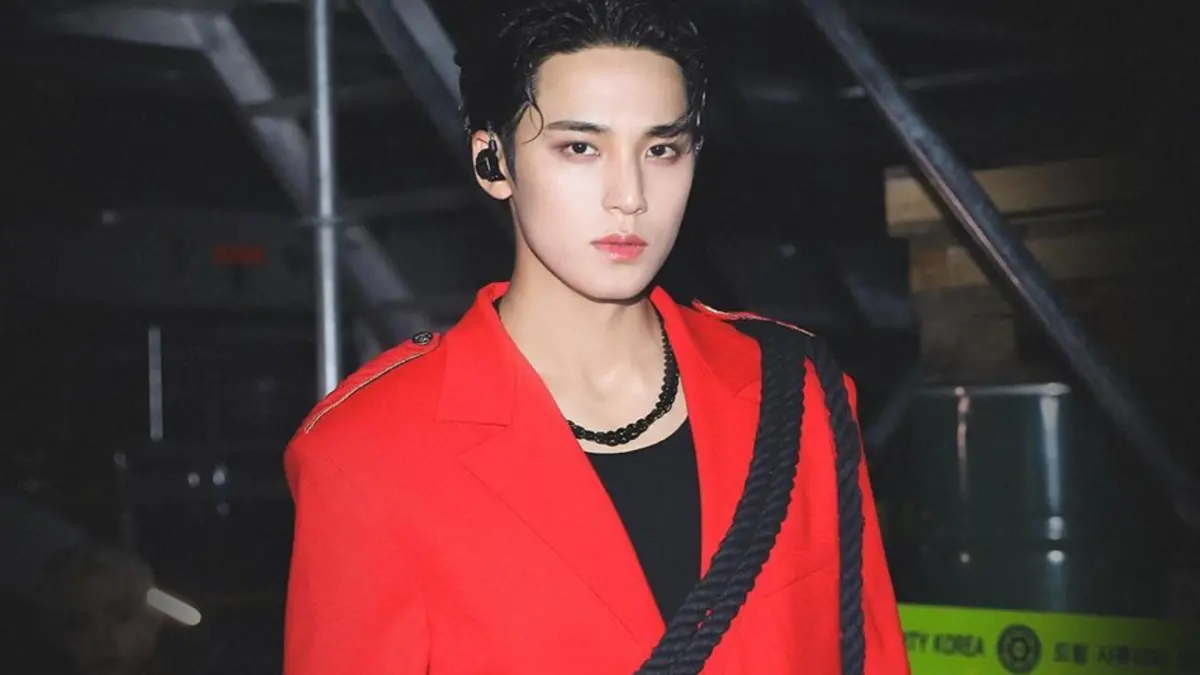 ▲金珉奎參加寶格麗Studio發佈會，被粉絲發現手機桌布是巨肌猛男。（圖／金珉奎IG）