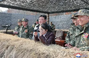 金正恩頻與女兒共同亮相 北韓官媒首次稱呼金珠愛「偉大領導人」