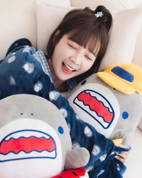 ▲籃籃放假幾乎都在家睡大頭覺。（圖／籃籃IG＠lan0716）