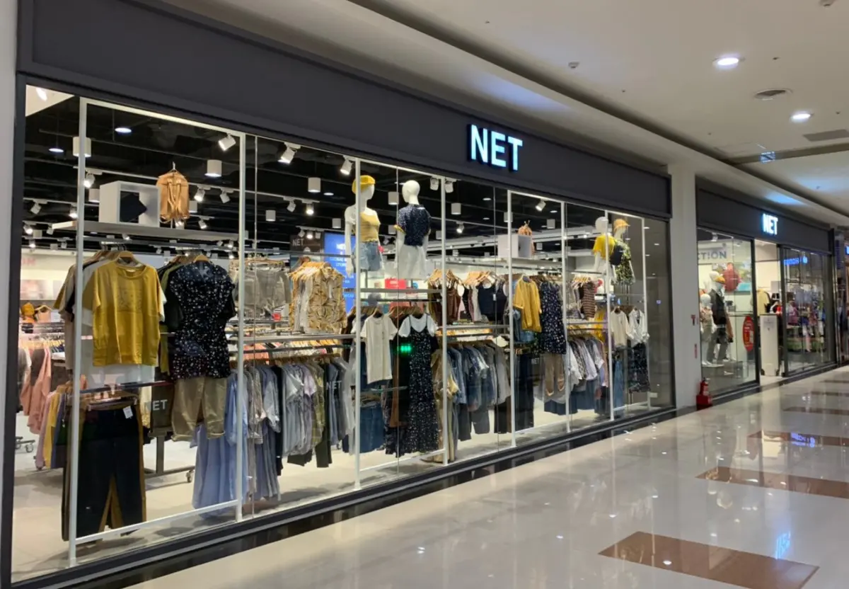 ▲NET優惠又來了，紅標商品5件4折，眾人大推襪子17元、帆布鞋143元耐穿，且髒了不心疼。（圖／取自NET粉專）