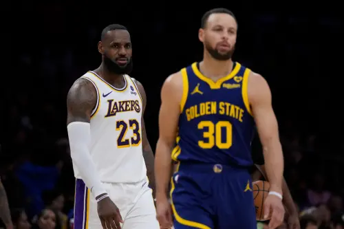 ▲勇士主將Stephen Curry此役復出，攻下全隊最高的31分，湖人「詹皇」LeBron James這一場攻下兩隊之冠的40分，勇士隊終場以128:121擊敗湖人，贏得重要的一場勝利。（圖／美聯社／達志影像）