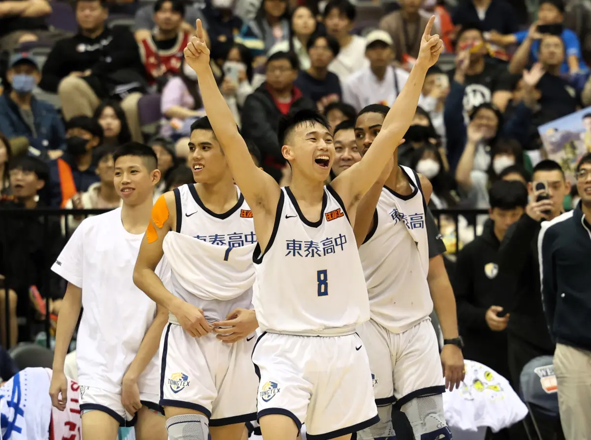 ▲東泰高中土洋聯手，終場75：68擊敗松山高中，奪下季軍，寫下隊史最佳成績。(圖/高中體總提供)