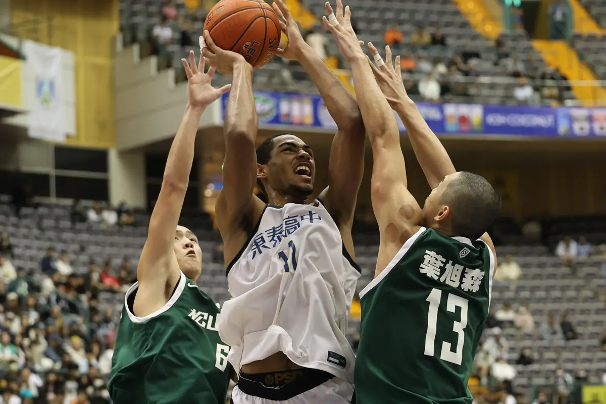 ▲東泰高中則是在外籍生韓得勝領軍下，以75:68擊敗松山高中拿下小巨蛋首勝。（圖／高中體總提供）